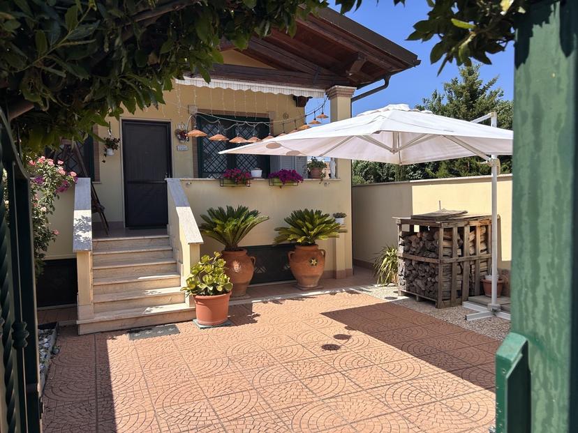 Villa a schiera in Via Tradate 16, Roma