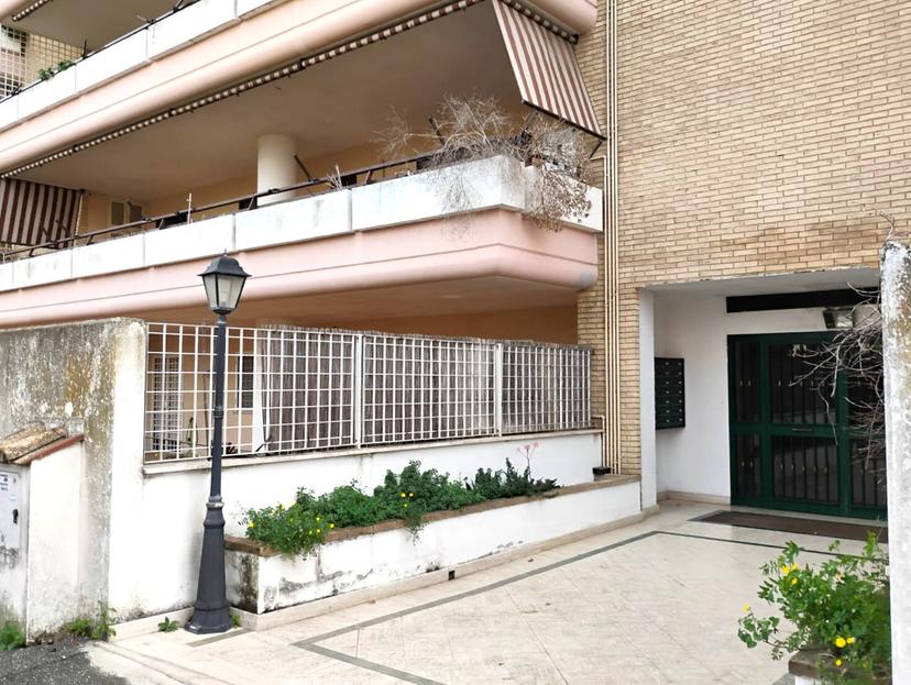 Trilocale in Via di Acilia 219, Roma