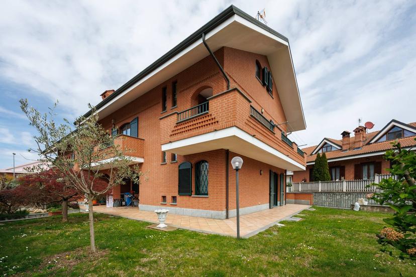 Villa in Via Giacomo Puccini, La Loggia — foto 2 di 5