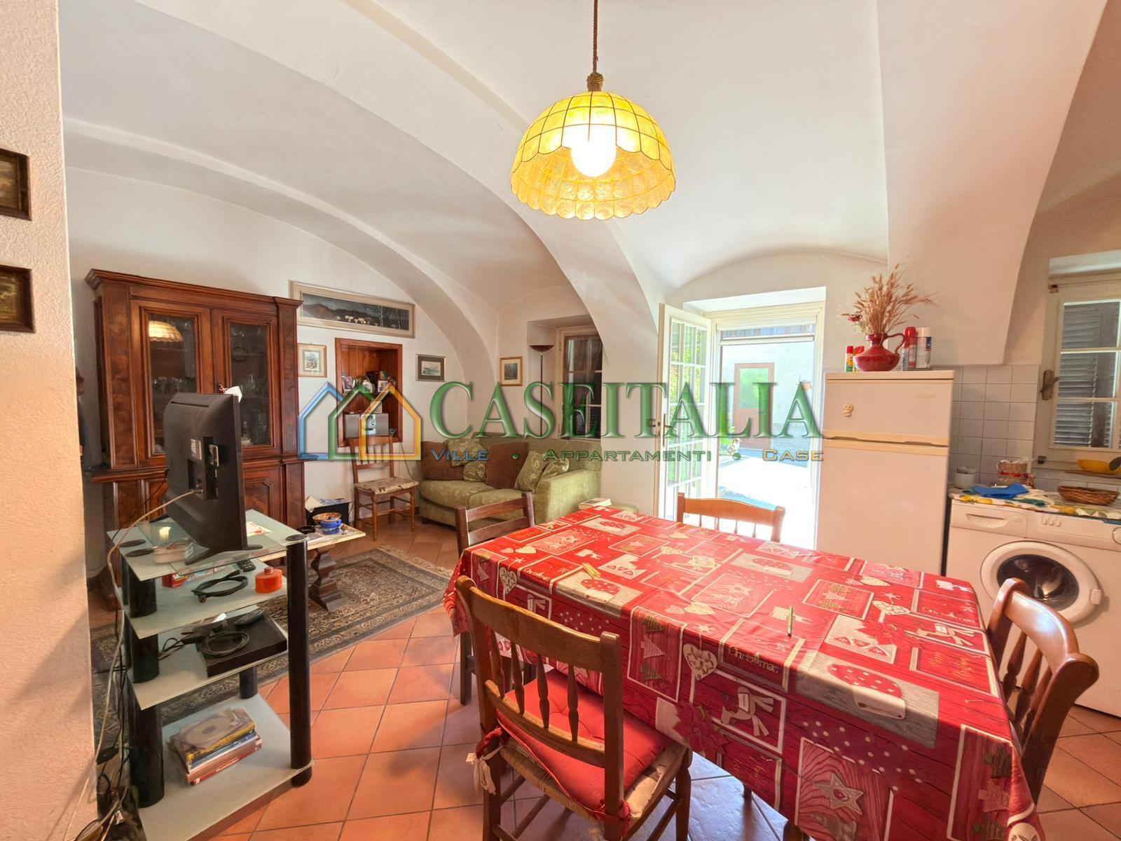 Casa indipendente, Azeglio