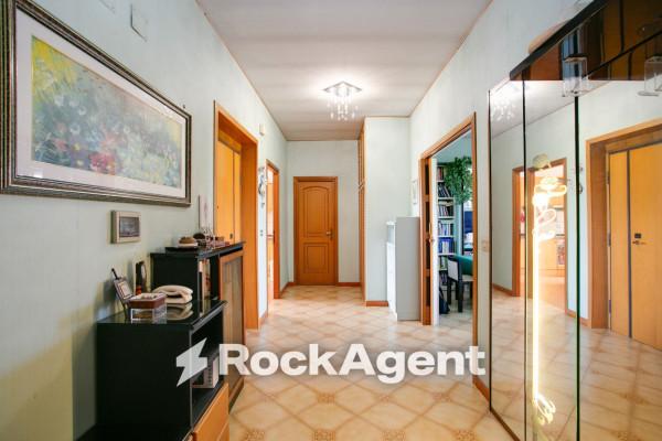 Appartamento in Via Roccabernarda, Roma