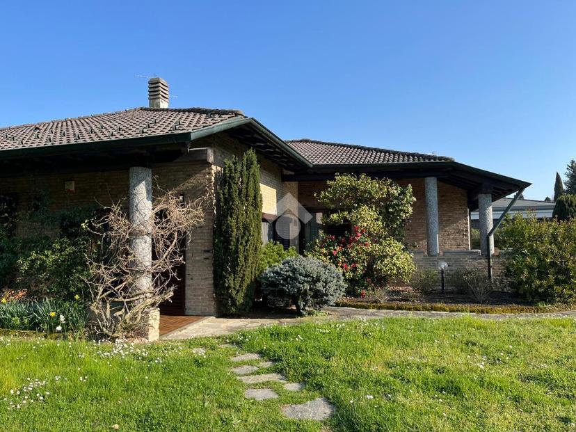 Villa in Via Pini 6, Vizzolo Predabissi