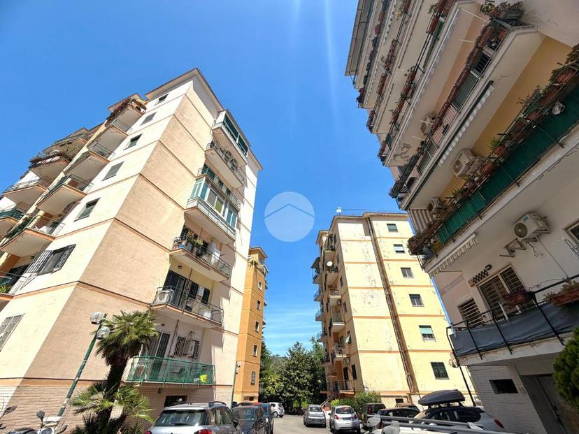 Quadrilocale in Vico delle Trone 2, Napoli