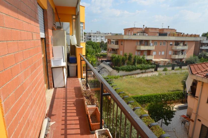 Trilocale in Strada degli Orti 96, Tivoli