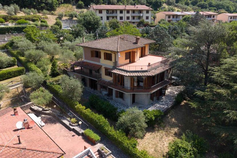 Villa bifamiliare, Londa