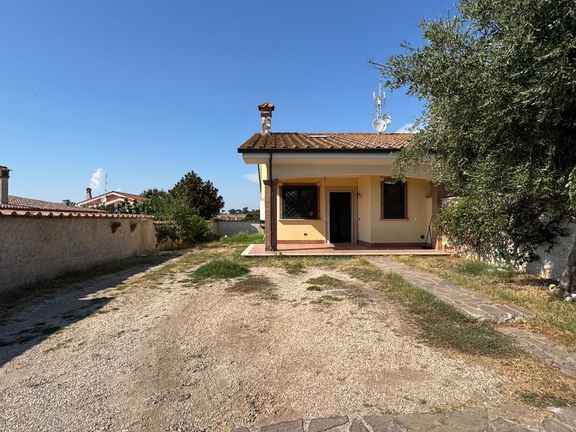 Casa indipendente in Via Lecce 101, Ardea — foto 2 di 5