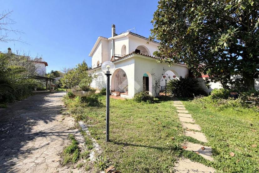 Villa in Via Lambro 9, Ardea