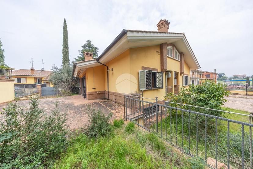 Villa in Via Fosso dell'Osa 426, Roma