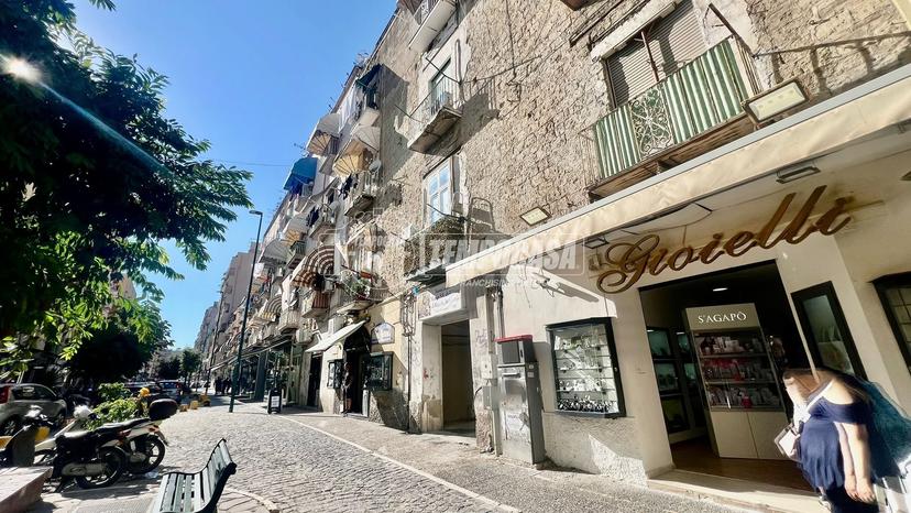 Bilocale in Via Giacomo Leopardi, Napoli