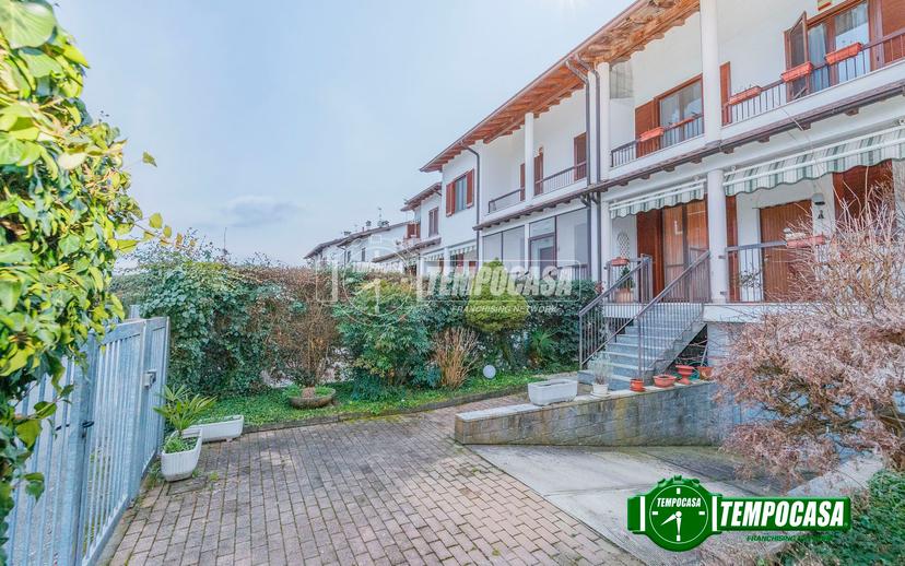 Villa a schiera in Via G. Carducci, Vermezzo con Zelo — foto 3 di 5