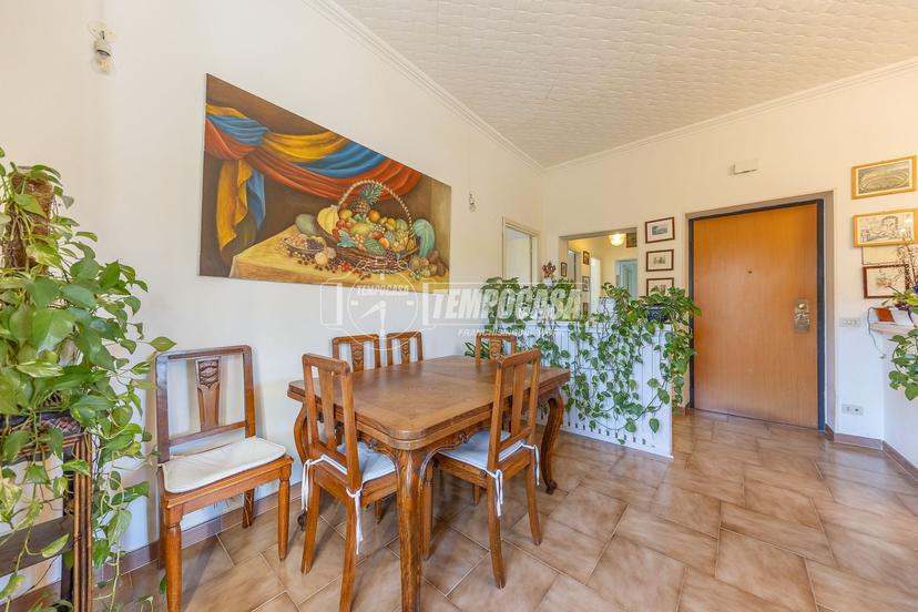 Trilocale in Via Lovere 20, Roma