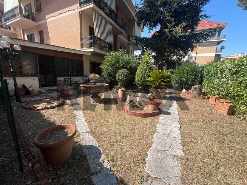 Appartamento in Via Campomorone 46, Roma