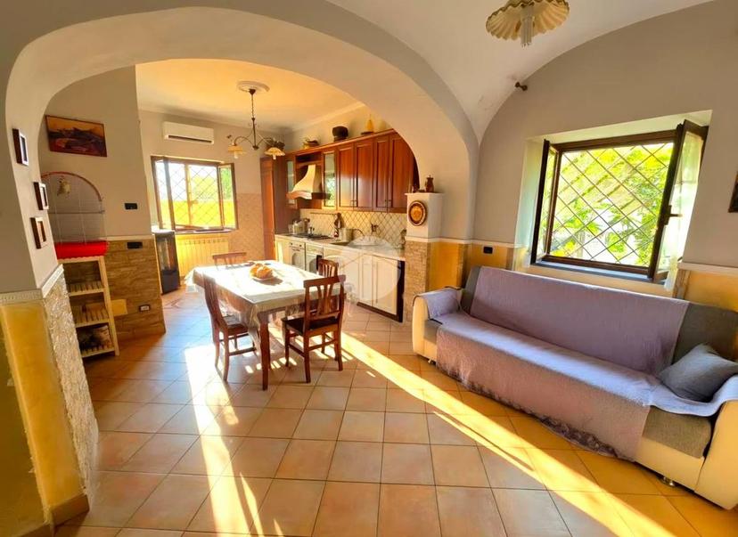 Casa indipendente in Via Chiazzolelle 17, Torre del Greco