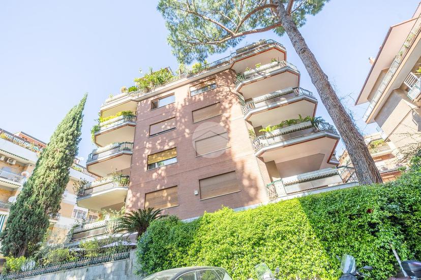 Trilocale in Largo Giuseppe Rovani 7, Roma