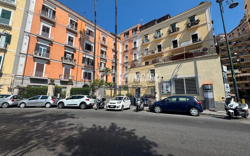 Quadrilocale, Napoli