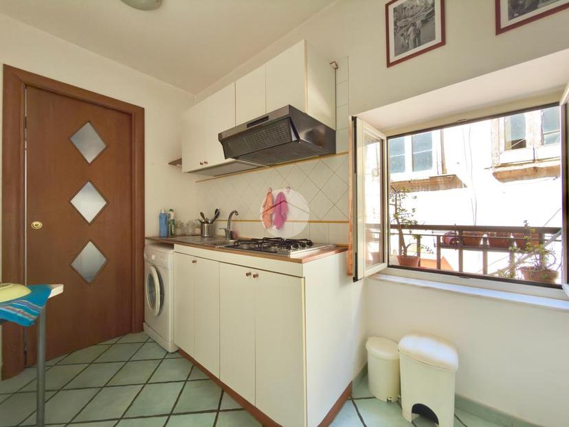 Bilocale in Vico Panettieri 27, Napoli