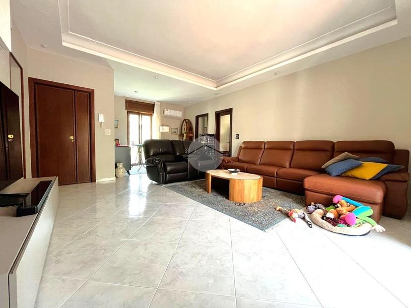 Quadrilocale in Via Miliscola 133, Pozzuoli
