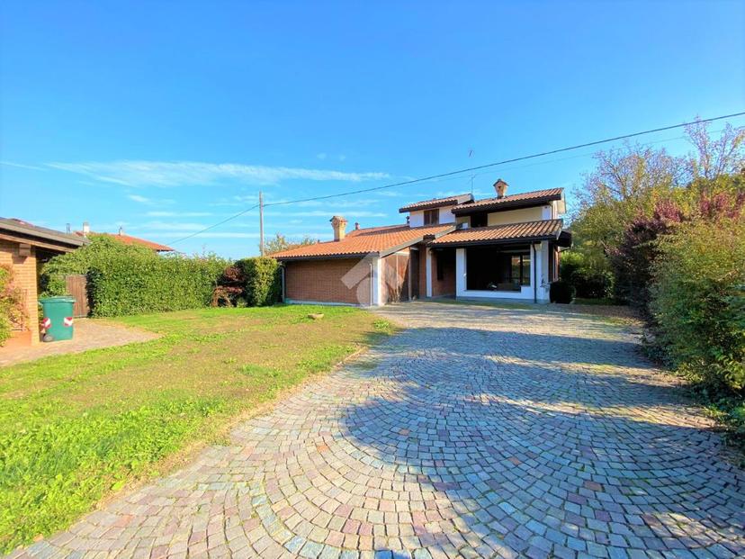 Villa in Via Torchi 9, Front — foto 3 di 5