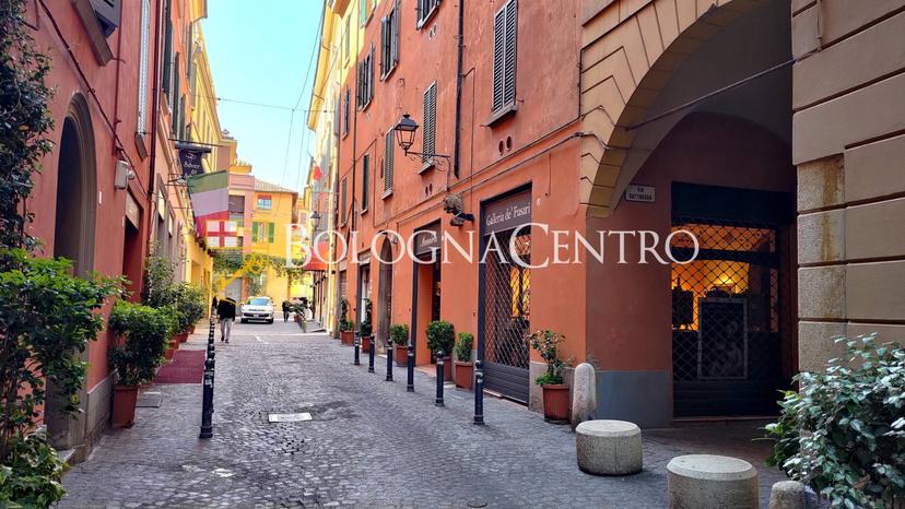 Trilocale in Via Battibecco, Bologna