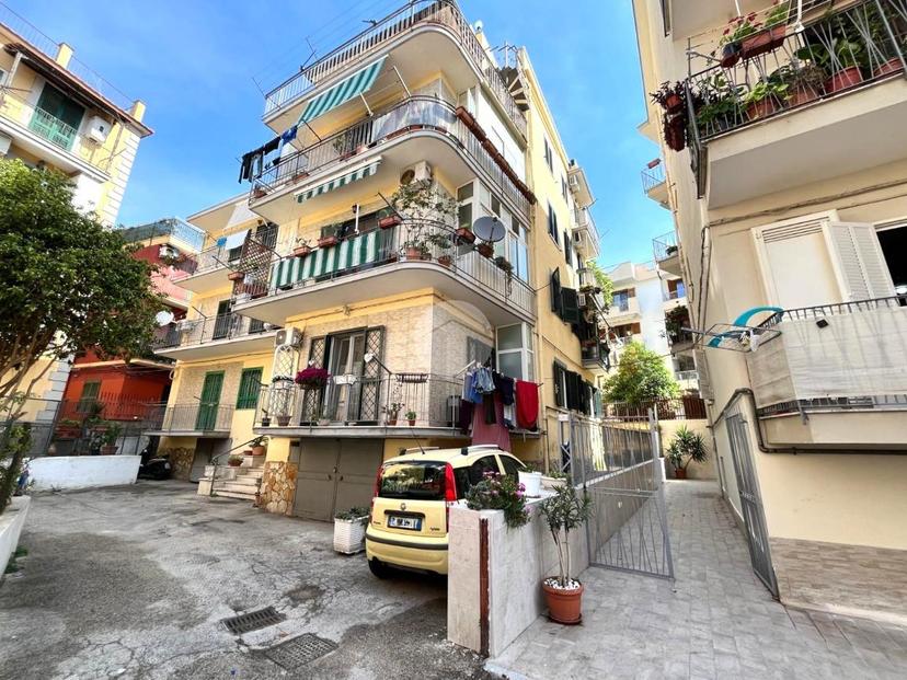 Quadrilocale in Traversa I Via Luciano 11, Pozzuoli