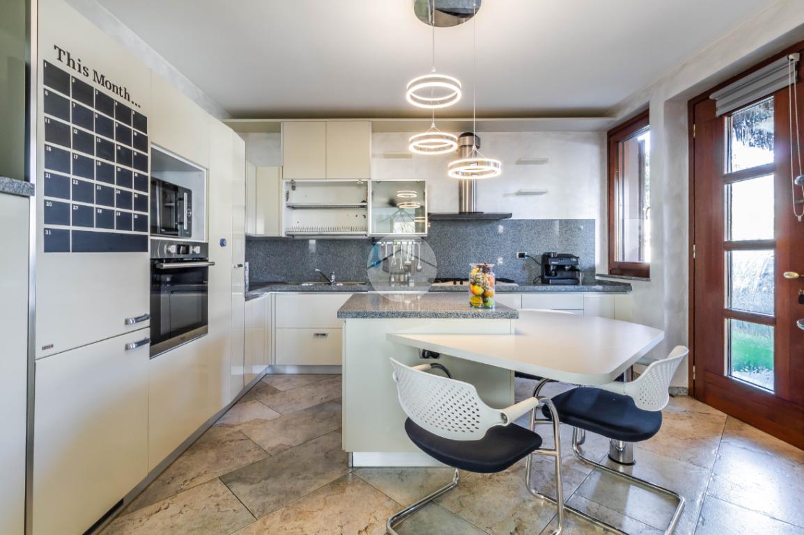 Villa in Via Giulio Verne 31, Marcallo con Casone