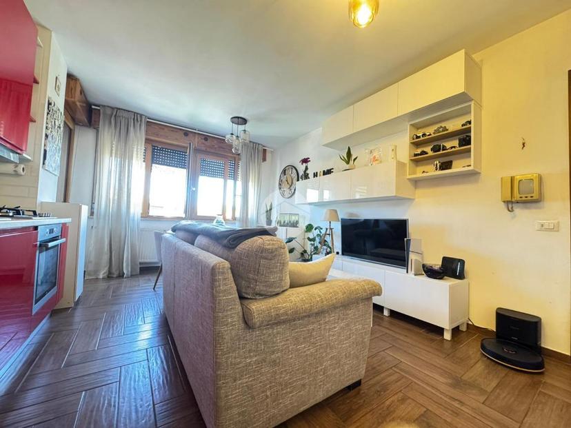 Trilocale in Viale degli Eroi di Rodi 81, Roma