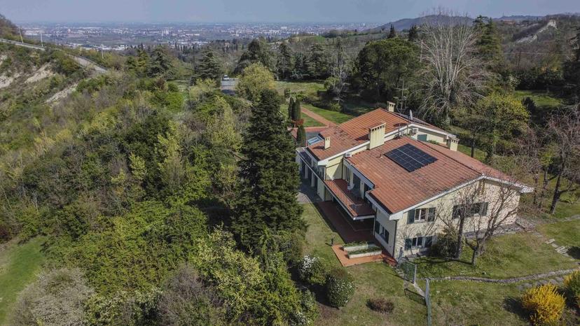 Villa unifamiliare in Via Don Giovanni Minzoni 18, Zola Predosa