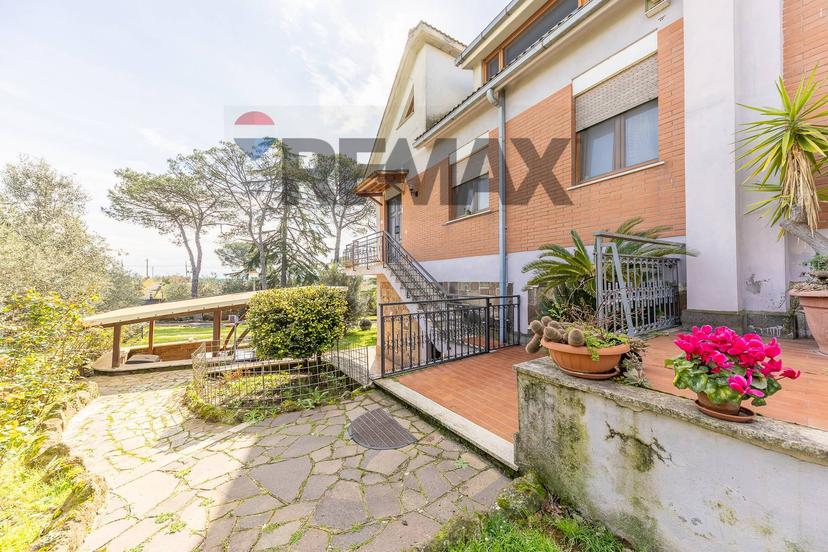 Appartamento in Via della Marcigliana 747, Roma