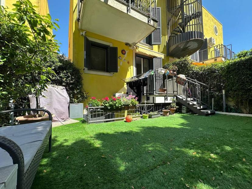 Villa in Via Cincinnato 00, Napoli — foto 2 di 5