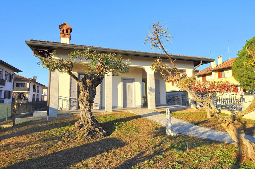 Villa in Via Sandro Pertini  5, Bernate Ticino