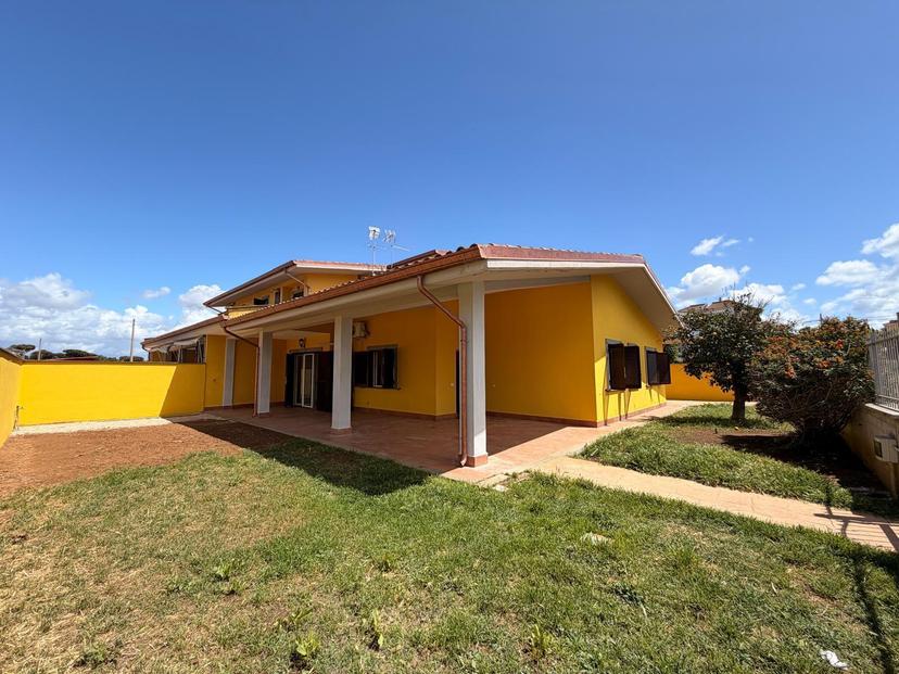 Villa a schiera in Via degli Abeti 6, Anzio