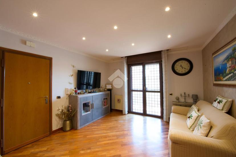 Quadrilocale in Via delle Azzorre 372, Roma