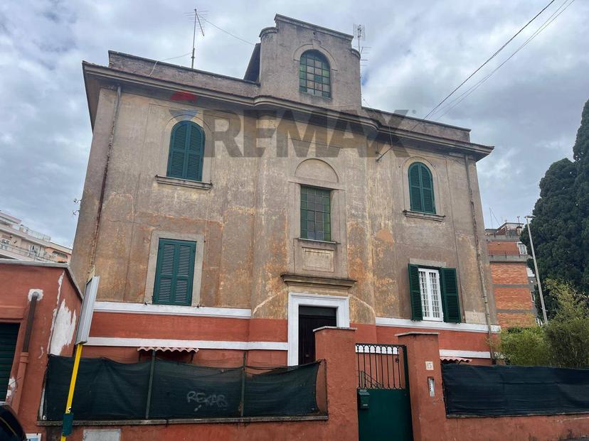 Trilocale in Via Fratelli Gualandi, Roma