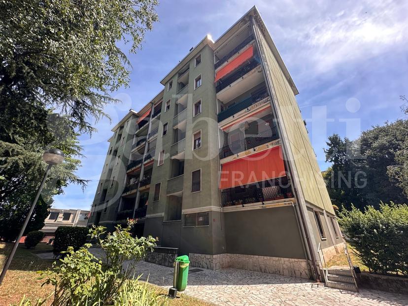 Trilocale in Via Edison 14, Novate Milanese