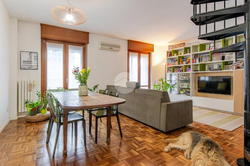 Trilocale in Via Ortica 19, Milano