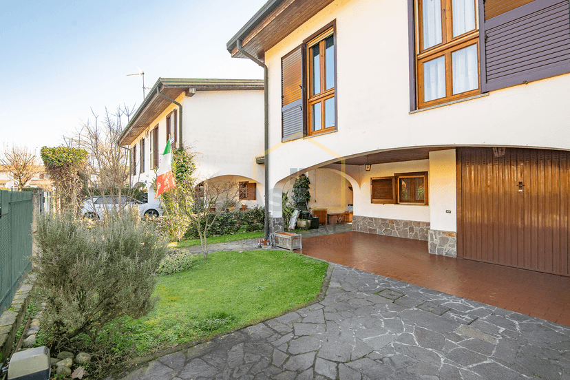 Villa bifamiliare in Via Pietro Nenni 6, Casarile