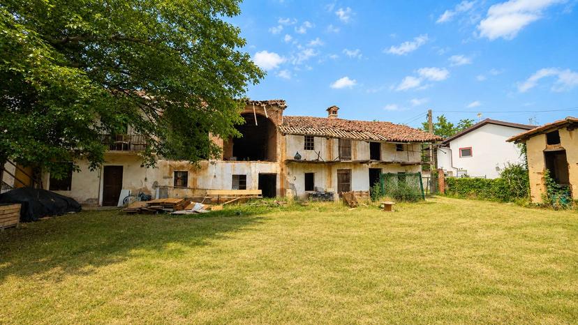 Porzione di casa in Frazione Bruera , Piscina — foto 3 di 5
