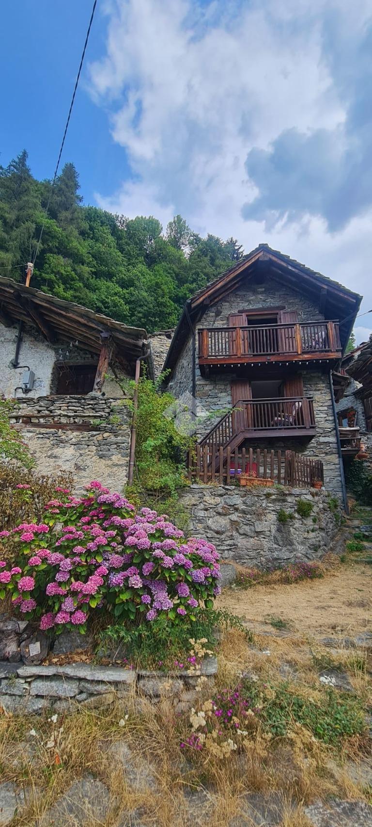 Casa indipendente in Località Ronco Bianco, Chialamberto