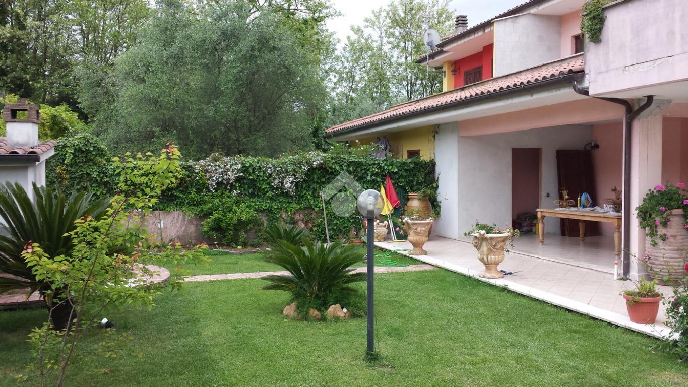 Villa, Lariano