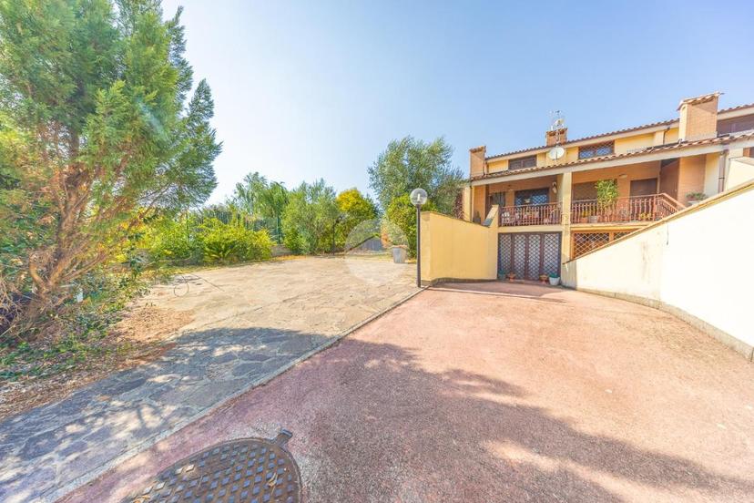 Villa a schiera in Via Guglielmo Cappa 1, Roma