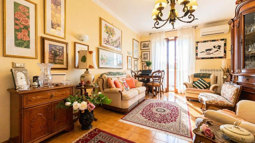 Trilocale in Via Pellaro 110, Roma