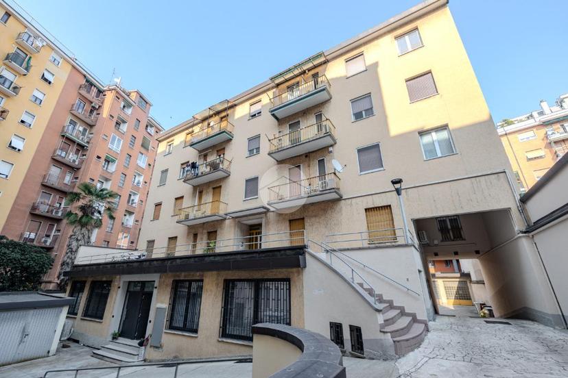 Trilocale in Via Caccialepori 18, Milano