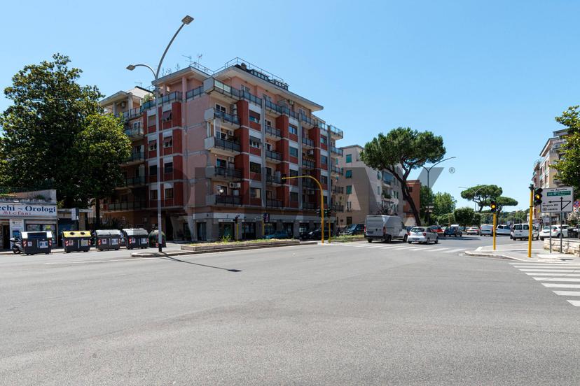 Quadrilocale in Piazza Irnerio Nn, Roma