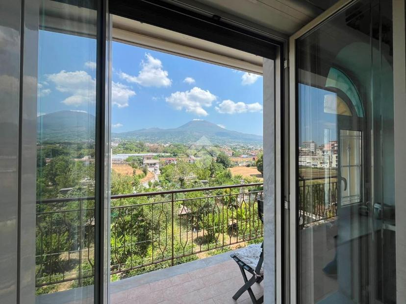 Trilocale in Via Antonio Gramsci, Torre del Greco — foto 2 di 5