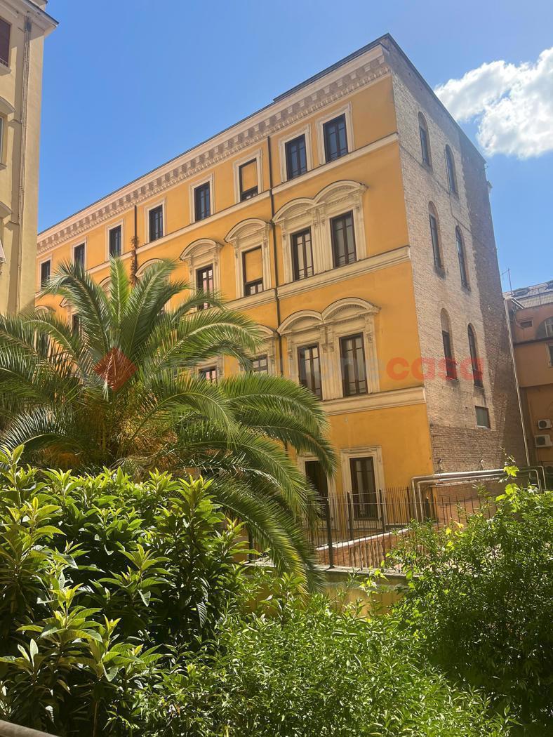 Trilocale in Via Toscana  10, Roma