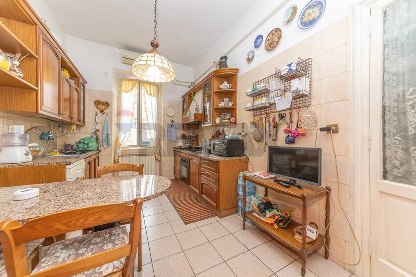 Appartamento in Via Cerveteri 18, Roma