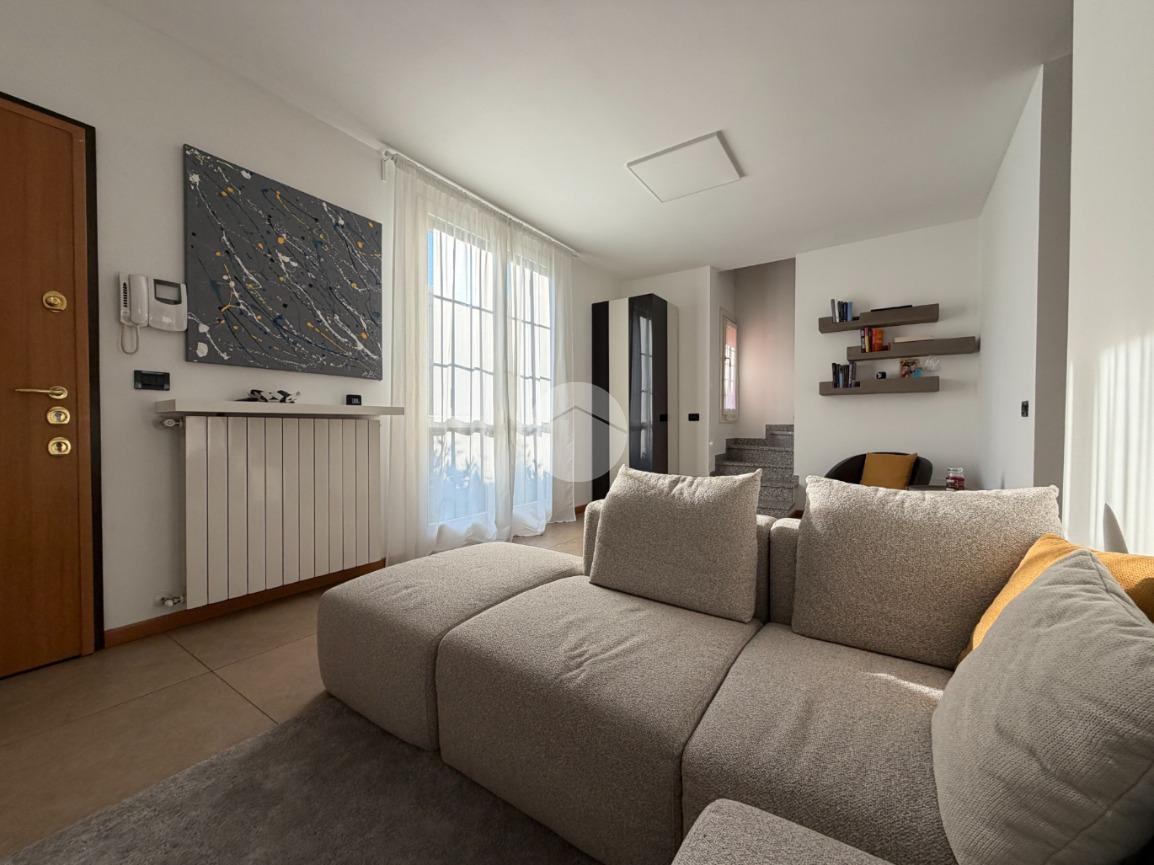 Villa a schiera in Via Sant'Antonio 17, Pessano con Bornago