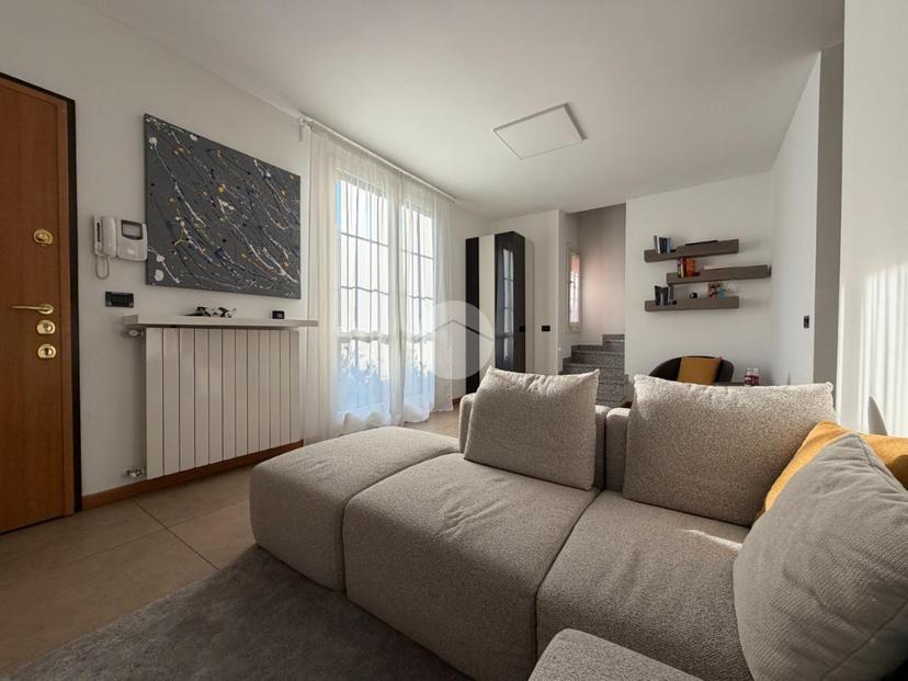 Villa a schiera in Via Sant'Antonio 17, Pessano con Bornago