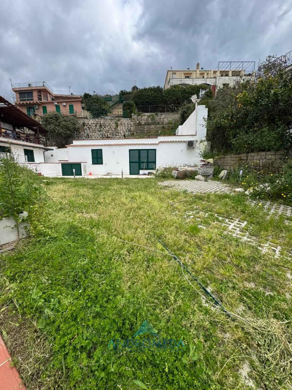 Villa, Pozzuoli