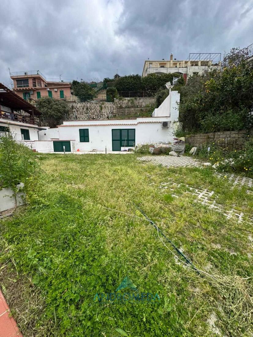 Villa, Pozzuoli